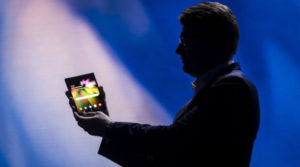 Márciusban érkezik a Samsung összecsukható mobilja