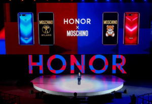 Moschino Edition-t kapott a Honor V20