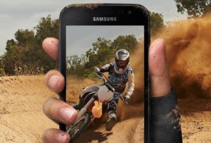 Strapamobillal bővíti kínálatát a Samsung: bemutatkozott az Xcover 4s