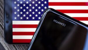 Donald Trump azért még utoljára odaszúrt egy nagyot a Huawei-nek