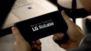 Kiderült milyen lesz az LG futurisztikus, feltekerhető kijelzős mobilja